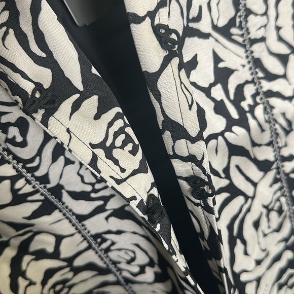 Chico’s Contrast Fleur Elanore Jacket White Black Floral Womens Size 1 NWT - Picture 6 of 12